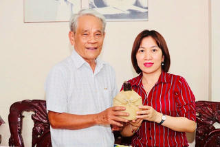 Ông Mặt trận ba miền