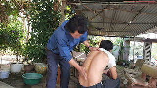 Không khám chữa bệnh qua thầy lang