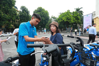 Hà Nội: Xe đạp công cộng chính thức đi vào hoạt động