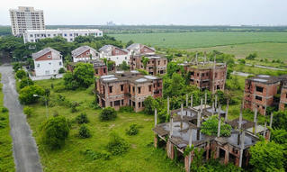 Tăng thuế đất để 'trị' sốt đất