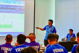 Đội tuyển U16 Việt Nam họp rút kinh nghiệm trước trận gặp U16 Myanmar