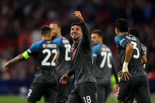 Napoli ấn định chiến thắng 6-1 ở phút 81 trước Ajax