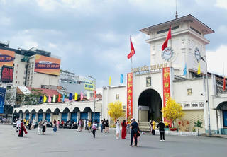 [ẢNH] Thành phố Hồ Chí Minh yên bình trong sáng Mùng 1 Tết