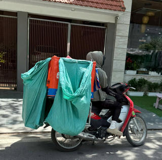 Phí sàn thương mại điện tử tăng: Người bán, người mua tìm cách đối phó