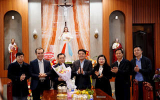 Uỷ ban MTTQ tỉnh Hà Tĩnh thăm, chúc mừng các Giáo xứ trên địa bàn