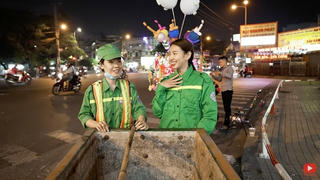 Thùy Tiên chật vật 'làm lao công', giật mình khi bị ném rác vào người 