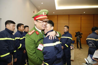 Hoàn thành nhiệm vụ ở Thổ Nhĩ Kỳ, Đoàn cứu hộ Bộ Công an về nước