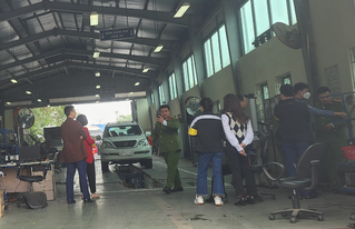 Cảnh sát phong toả, khám xét Trung tâm đăng kiểm ở Mỹ Đình
