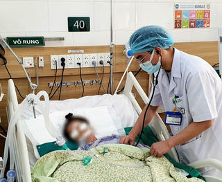 Cảnh báo nguy cơ 'mất mạng' vì uống 'nước kiềm' chữa bệnh