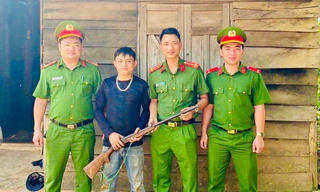 Đắk Nông: Hạ sĩ Công an vận động người dân giao nộp 7 súng tự chế