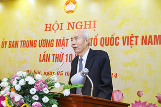 Phấn đấu đem lại hạnh phúc cho nhân dân