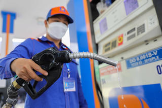 Tiếp tục giảm 50% thuế bảo vệ môi trường với xăng dầu