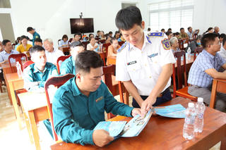 Bộ Tư lệnh Vùng Cảnh sát biển 3 tuyên truyền ngư dân về Luật Biển Việt Nam