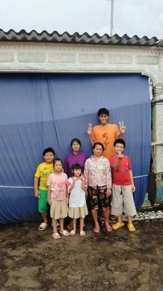 Chàng trai Cà Mau cao hơn 2 m mang giày cỡ 45, có sở thích uống nhiều nước