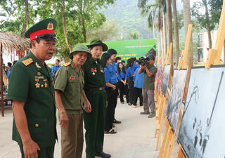 Trưng bày hình ảnh, tư liệu lịch sử “Kiêu hãnh Trường Sơn” tại Quảng Bình