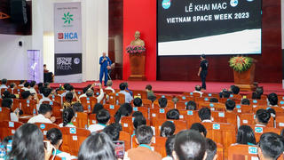 Cựu phi hành gia NASA giao lưu với giới trẻ Hậu Giang
