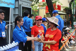 Hà Nội xin chào - Yêu thương gửi trao