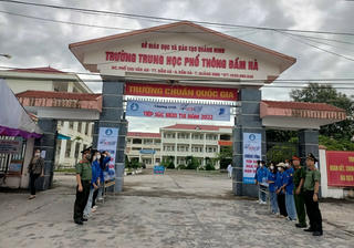 Quảng Ninh: Một thí sinh bị đình chỉ thi vì sử dụng các thiết bị công nghệ cao để 'tuồn' đề