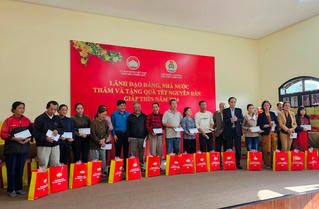 Trưởng ban Đối ngoại Trung ương thăm và tặng quà Tết cho người nghèo tại Thừa Thiên - Huế