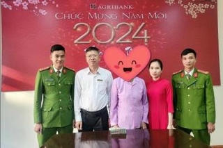 Giúp cụ bà thoát chiêu lừa đảo qua điện thoại, giữ lại 180 triệu đồng