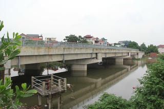 Hà Nội: Cầu trăm tỷ 'dang dở' vì chưa bố trí đất tái định cư cho 6 hộ dân