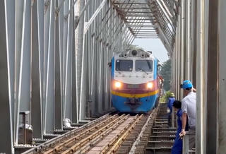 Tàu hỏa được chạy qua cầu Long Biên, cầu Đuống từ chiều 13/9