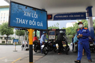 Thường vụ Quốc hội họp bất thường cho ý kiến về mức thuế bảo vệ môi trường đối với xăng