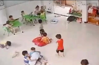 Đồng Nai: Cho thôi việc cô giáo mầm non vì đánh trẻ em