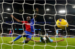 Man City tuột chiến thắng trên sân nhà ở vòng 17 Premier League
