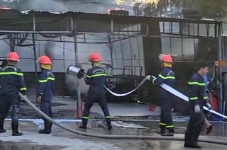 Quảng Nam: Cháy lớn khiến 22 xe điện du lịch bị thiêu rụi