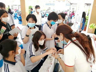Khi trường tư cạnh tranh với trường công