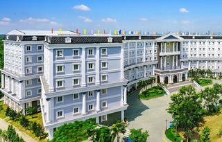 Phụ huynh trường Quốc tế Mỹ mong con được học online