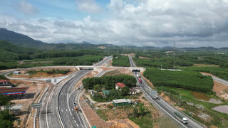 Đã là cao tốc thì không thể chậm chạp