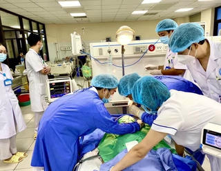 Suýt mất mạng vì vết xước nhỏ trên đuôi mày