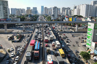 Đường phố Hà Nội đông 'nghẹt thở' trước kỳ nghỉ lễ 2-9