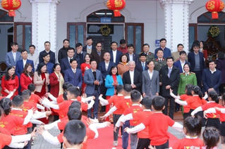 Trưởng Ban Dân vận Trung ương thăm, chúc mừng Giáng sinh tại Thanh Hóa