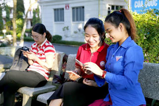 Nghịch lý văn hóa mạng