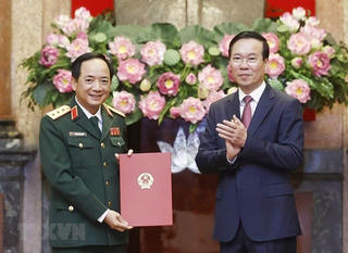 Trao Quyết định thăng hàm Thượng tướng cho đồng chí Trịnh Văn Quyết