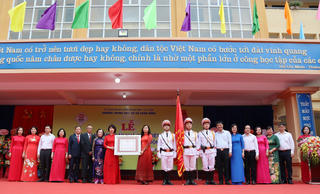Trường THCS Xuân Đỉnh đón nhận Huân chương Lao động hạng Nhì 