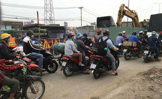 Dân khổ vì... lô cốt