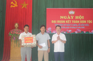 Ngày hội Đại đoàn kết ở nơi biên giới bản Y Leng