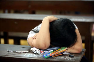Giảm áp lực cho trẻ trong mùa thi