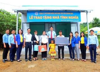 Trao tặng 10 căn nhà tình nghĩa cho các gia đình chính sách trên địa bàn tỉnh Khánh Hòa
