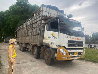 Hà Tĩnh: Một tháng xử phạt hơn 400 triệu đồng đối với các xe vi phạm tải trọng