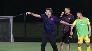 HLV Troussier yêu cầu gì ở U23 Việt Nam trong trận gặp UAE?