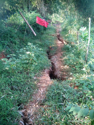Hòa Bình: Khẩn cấp di dời dân khỏi khu vực có vết nứt kéo dài 500 m