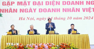 Thủ tướng gặp gỡ doanh nghiệp nhân Ngày Doanh nhân Việt Nam