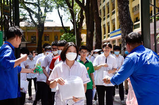 Biến động điểm chuẩn vào lớp 10 của 8 trường chuyên tại Hà Nội