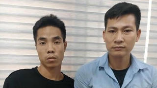 2 thanh niên dùng kìm phá khóa, lấy đi nhiều tài sản trong siêu thị