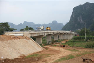 Cầu trăm tỷ xây xong nhưng chưa thể lưu thông